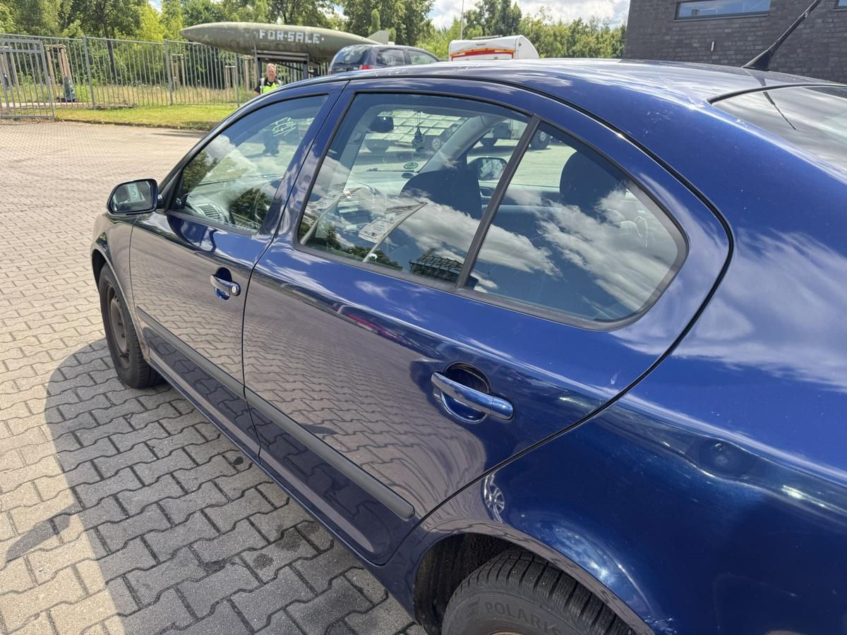 Skoda Octavia 2 1Z original T&uuml;r hinten links LF5Q Stormblau Metallic Flie&szlig;heck Rohbau Bj.2008